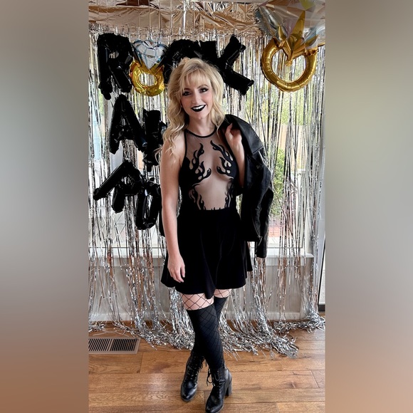 Meet your Posher, Taylor - Picture 2 of 5